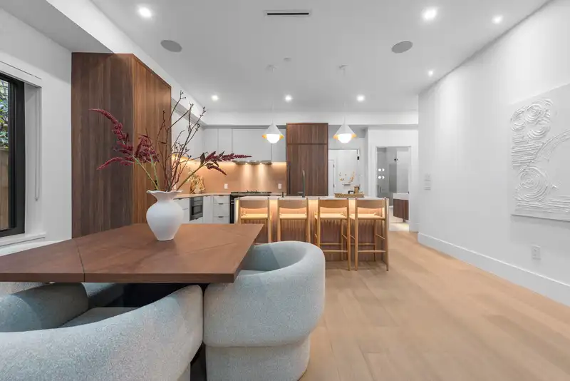 2 273 W 17TH AVENUE - photo 2 of 37