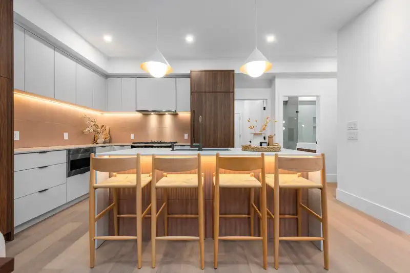 2 273 W 17TH AVENUE - photo 3 of 37