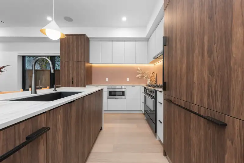 2 273 W 17TH AVENUE - photo 4 of 37