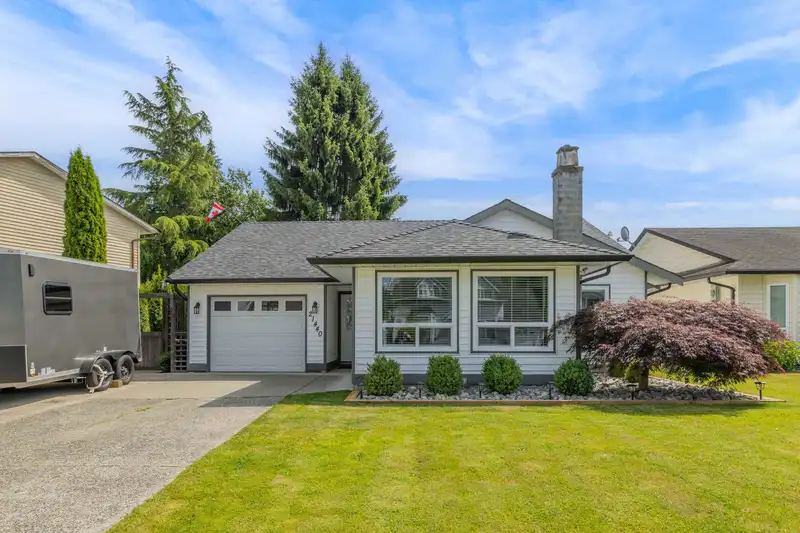 21440 95 AVENUE - photo 1 of 35