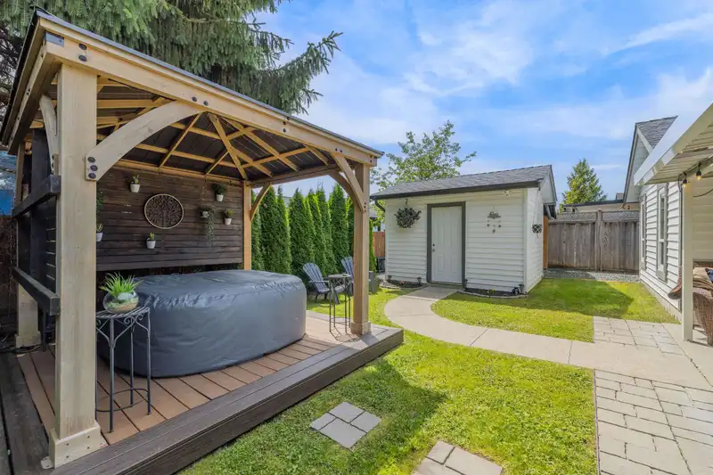21440 95 AVENUE - photo 3 of 35