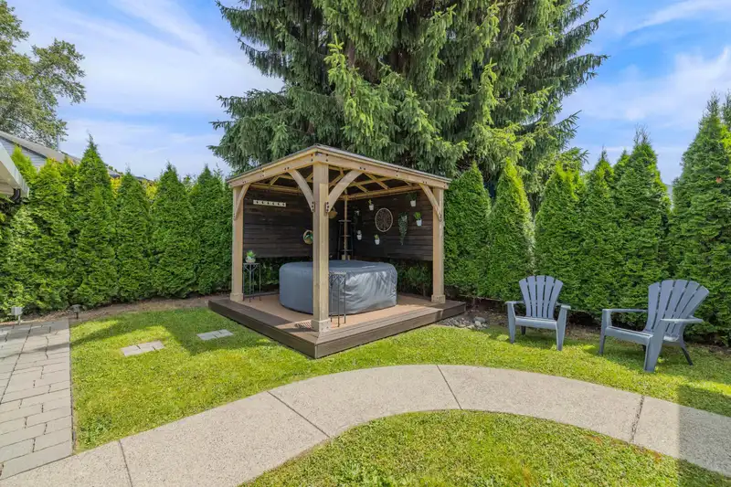 21440 95 AVENUE - photo 4 of 35