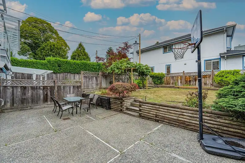 6518 ANGUS DRIVE - photo 3 of 31