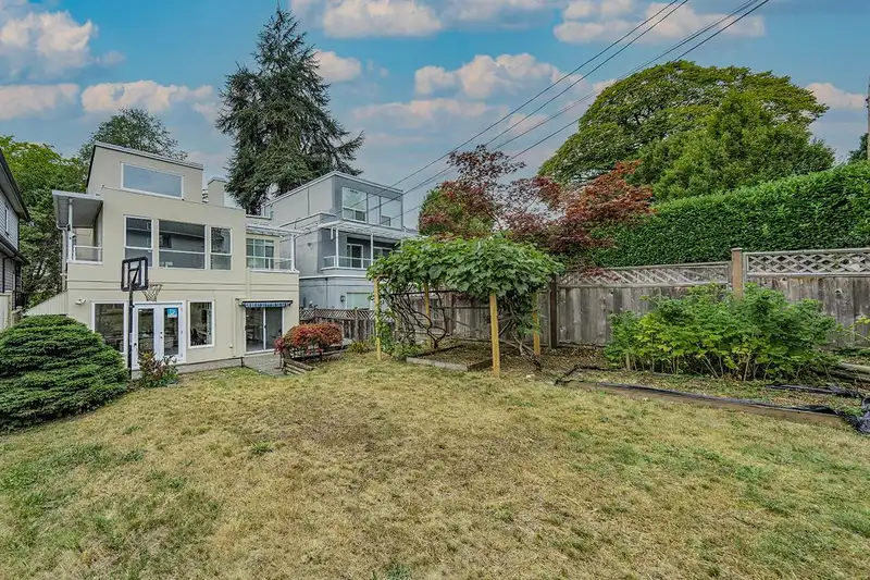 6518 ANGUS DRIVE - photo 4 of 31