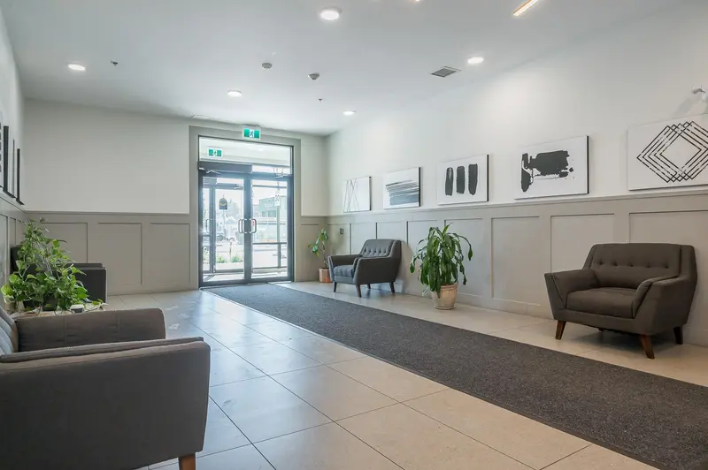 412 2493 MONTROSE AVENUE - photo 3 of 25