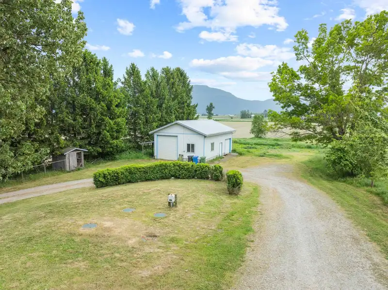 38604 NO 5 ROAD - photo 2 of 23