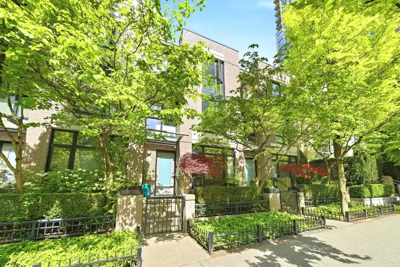 1259 RICHARDS STREET - photo 1 of 39