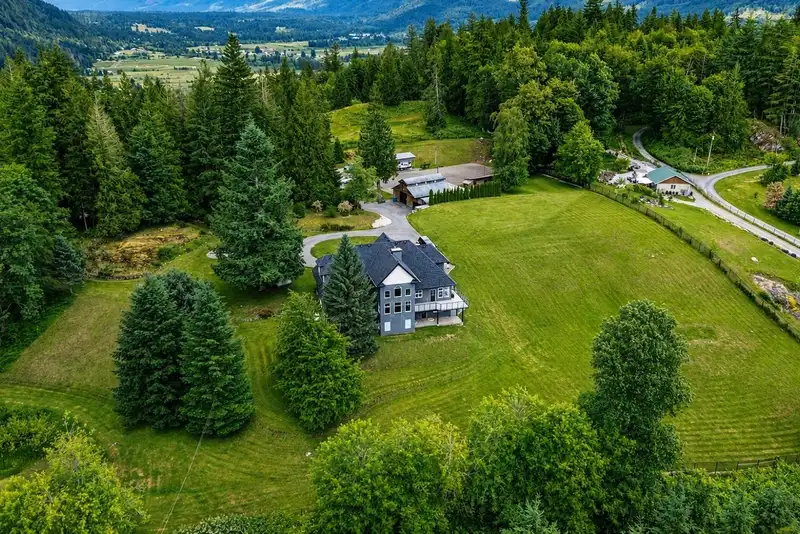 10228 STAVE LAKE ROAD - photo 4 of 40