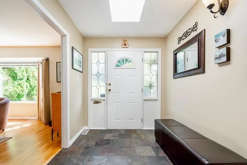 1471 GROVE PLACE - photo 4 of 40