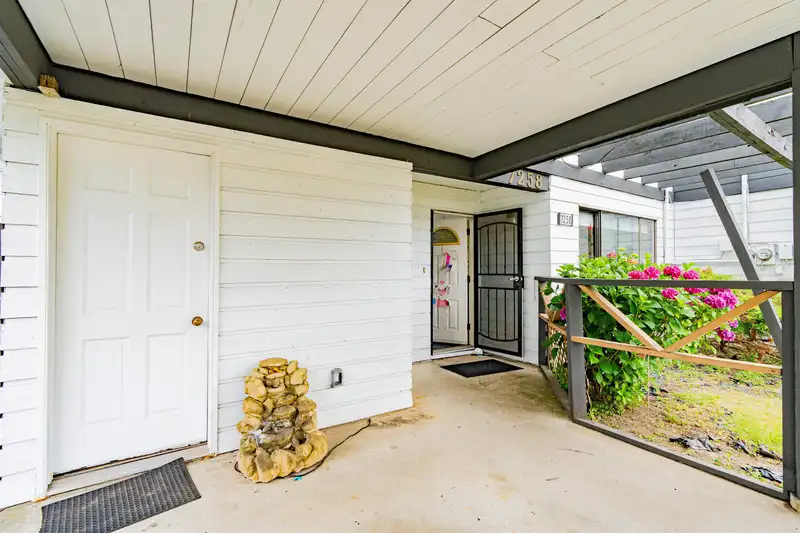 7258 130 STREET - photo 4 of 21