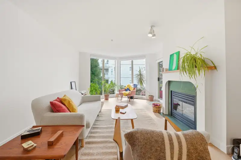 206 68 RICHMOND STREET - photo 2 of 36