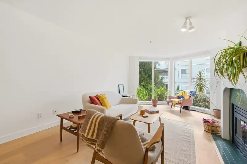 206 68 RICHMOND STREET - photo 3 of 36