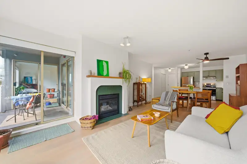 206 68 RICHMOND STREET - photo 4 of 36