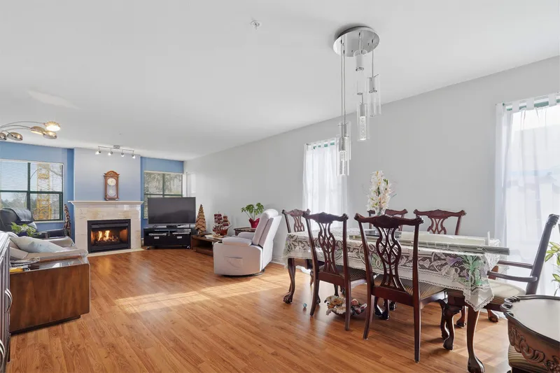 203 5550 14B AVENUE - photo 4 of 19