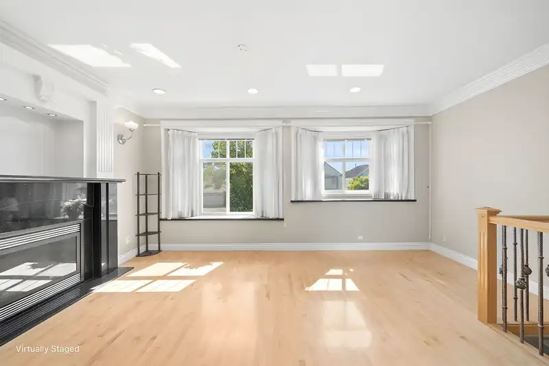 7789 HUDSON STREET - photo 4 of 38