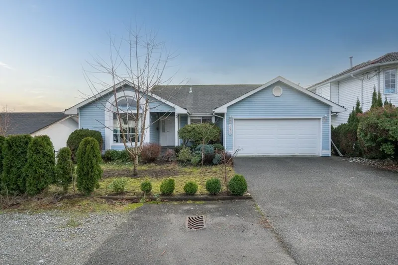 32948 10 AVENUE - photo 1 of 25