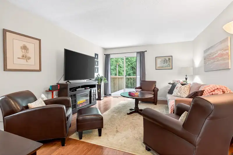 1000 HOY STREET - photo 4 of 40