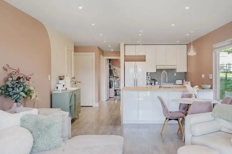 1 622 FARNHAM ROAD - photo 1 of 29