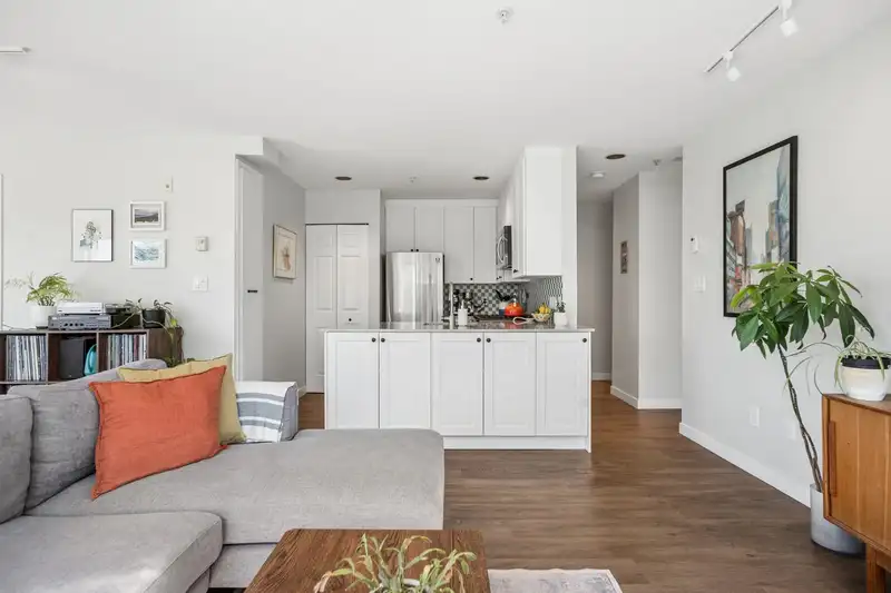 302 1510 GRANT STREET - photo 4 of 33