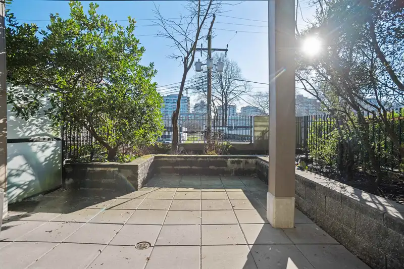 209 1628 W 4TH AVENUE - photo 2 of 28
