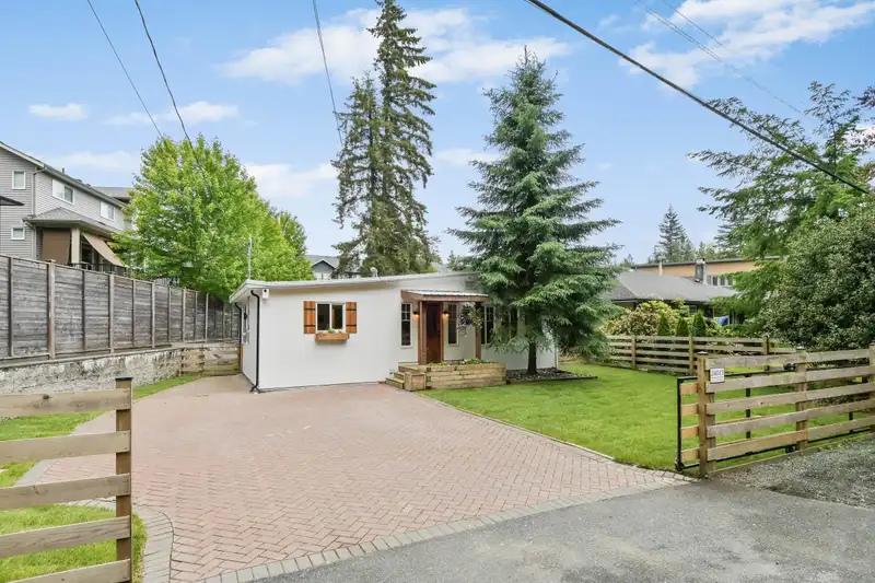 24013 FERN CRESCENT - photo 1 of 30