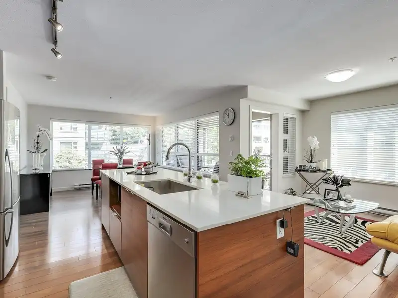 304 1673 LLOYD AVENUE - photo 1 of 22