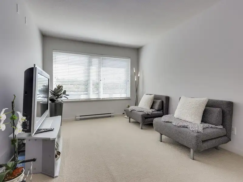 304 1673 LLOYD AVENUE - photo 2 of 22