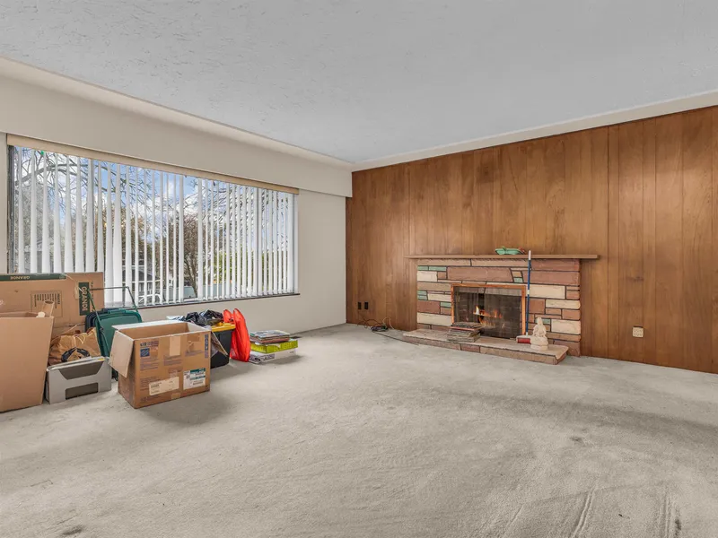 409 E 63RD AVENUE - photo 4 of 25