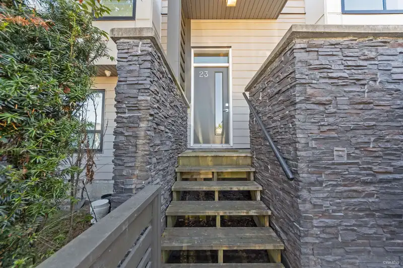 23 1670 160 STREET - photo 2 of 29