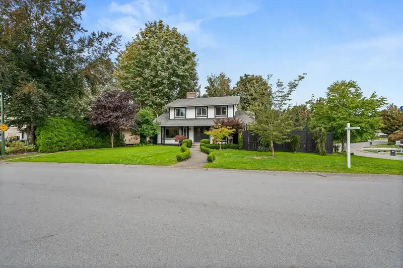 34593 BLATCHFORD WAY - photo 3 of 40