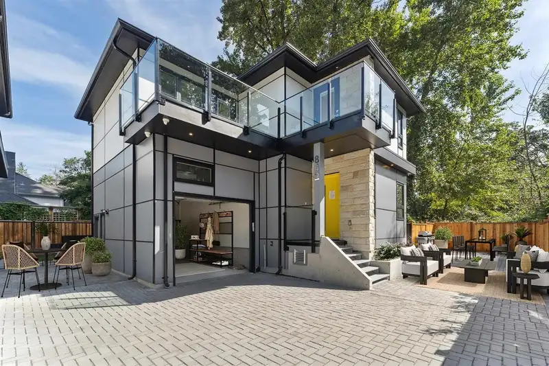 842 ST. DENIS AVENUE - photo 1 of 32