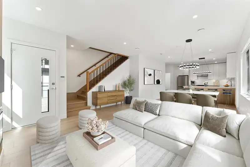 842 ST. DENIS AVENUE - photo 2 of 32