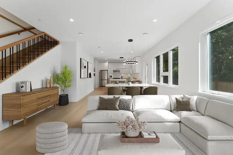 842 ST. DENIS AVENUE - photo 3 of 32