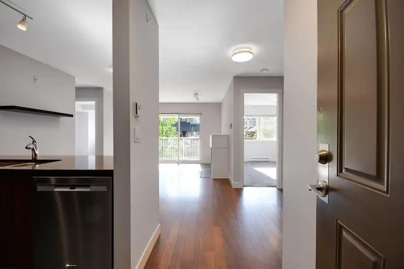 206 19320 65 AVENUE - photo 3 of 31