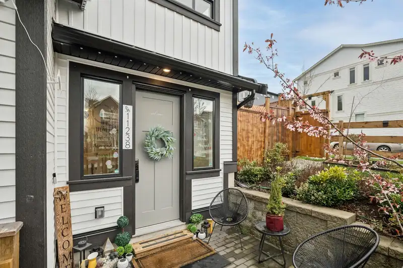 11238 250B STREET - photo 3 of 40
