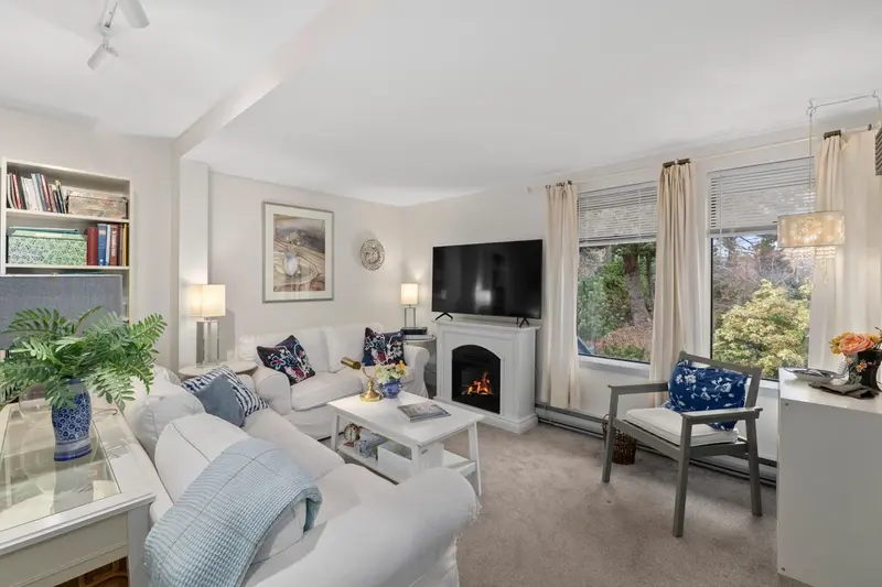 2730 POINT GREY ROAD - photo 4 of 25