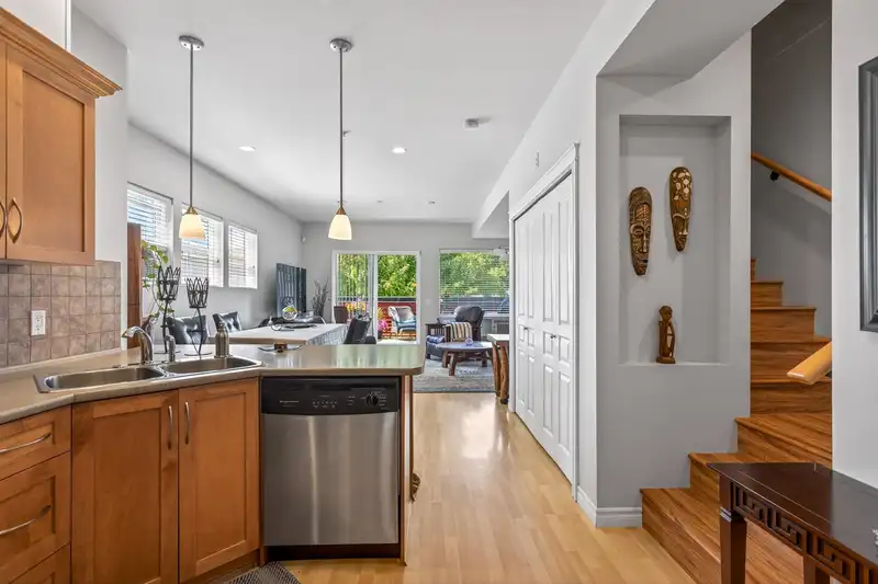 202 2655 MARY HILL ROAD - photo 3 of 33