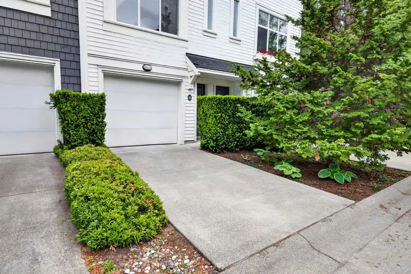 26 18681 68 AVENUE - photo 3 of 40