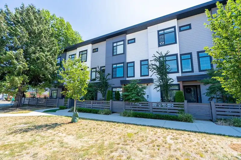 34 7127 193A STREET - photo 2 of 31
