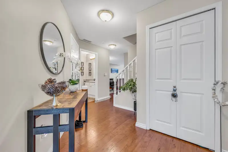 61 8111 160 STREET - photo 3 of 23