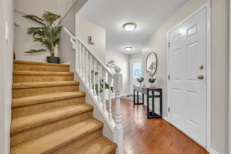 61 8111 160 STREET - photo 4 of 23