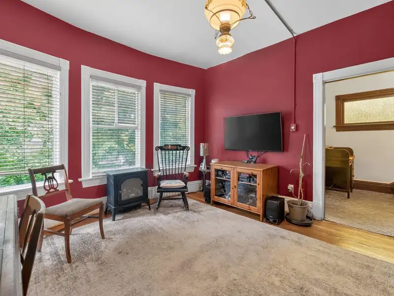 3450 WELWYN STREET - photo 3 of 39