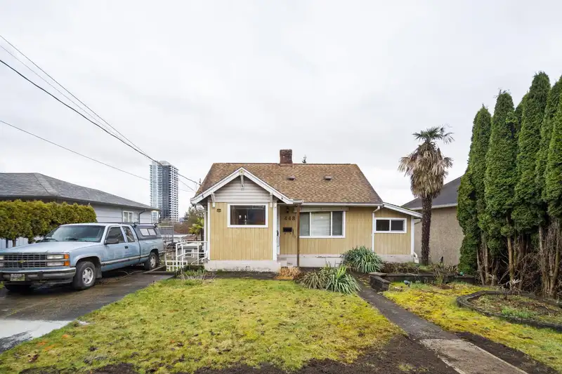 448 FADER STREET - photo 2 of 40
