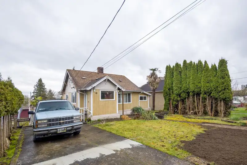 448 FADER STREET - photo 3 of 40