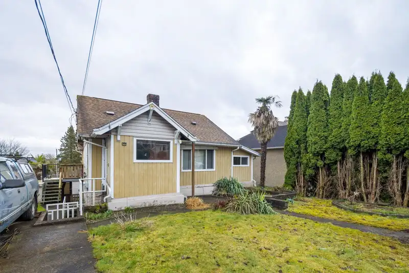 448 FADER STREET - photo 4 of 40