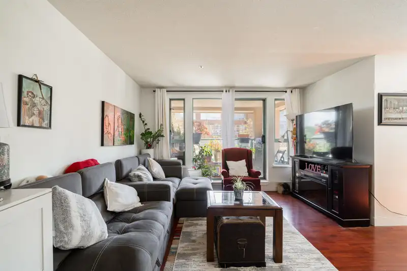 207 223 MOUNTAIN HIGHWAY - photo 4 of 16