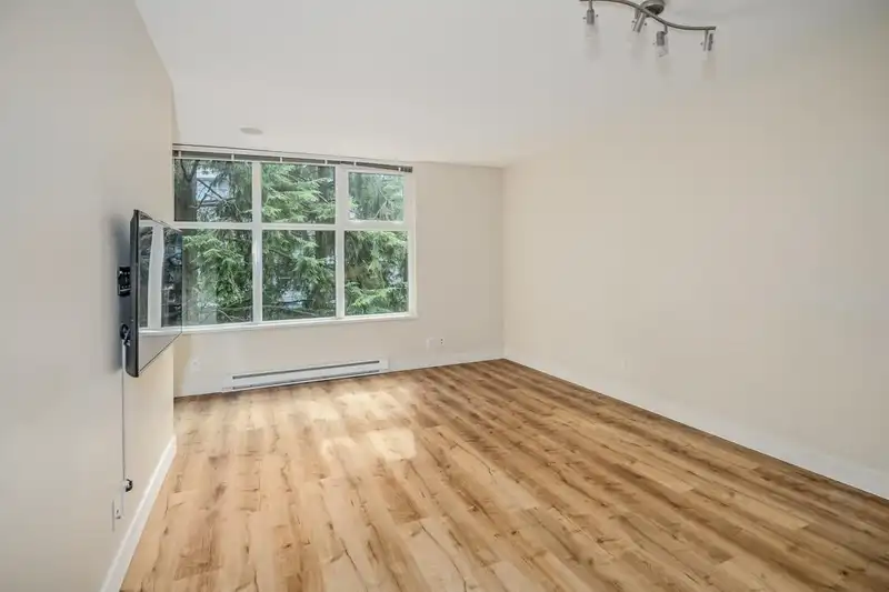 509 9262 UNIVERSITY CRESCENT - photo 2 of 31