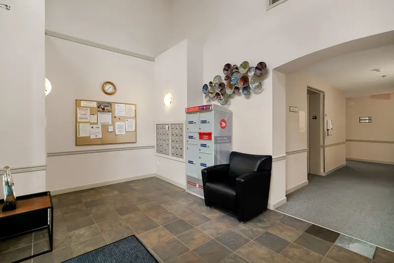 114 33485 SOUTH FRASER WAY - photo 3 of 25