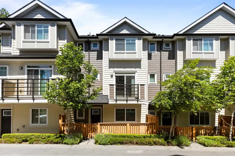 14 14285 64 AVENUE - photo 1 of 27
