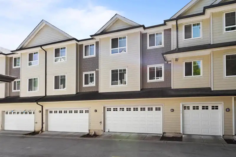 14 14285 64 AVENUE - photo 2 of 27